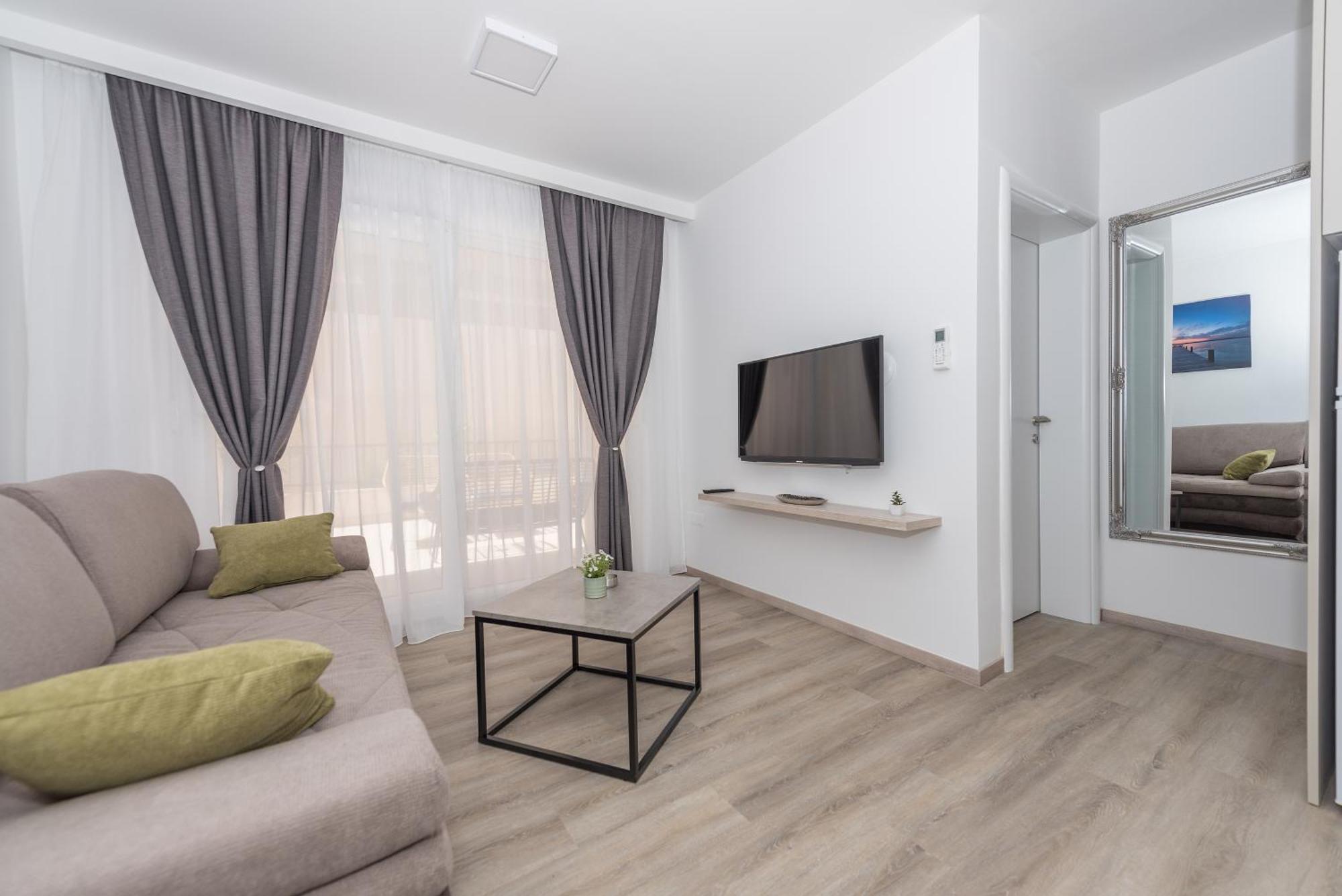 Apartments By The Sea Makarska - 19134 Cameră foto